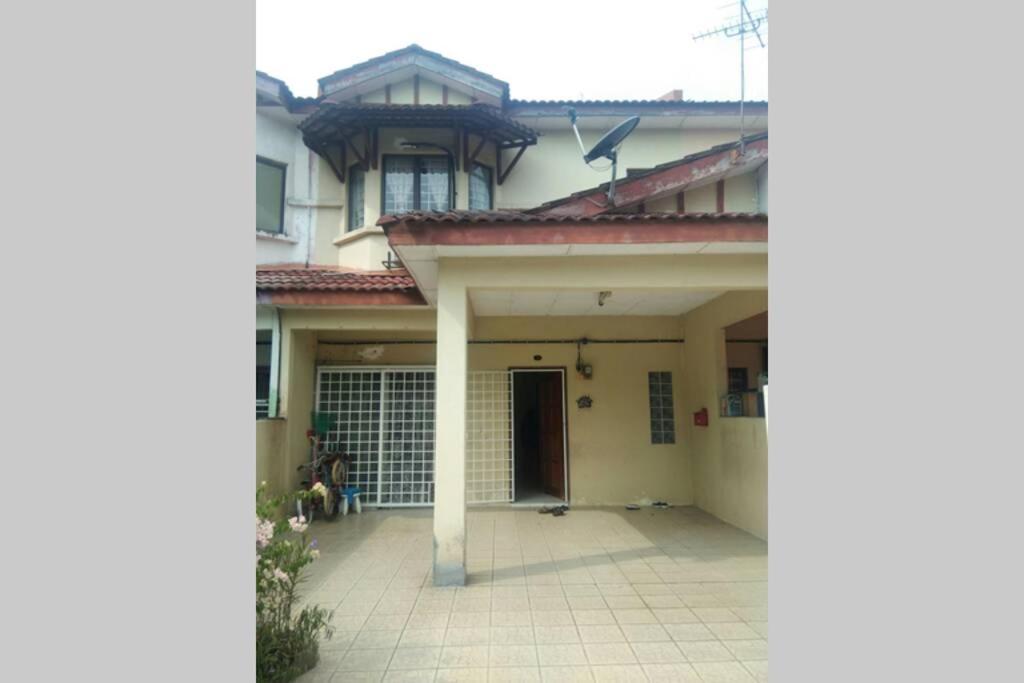 Orked Aeridina Homestay Pučong Exteriér fotografie