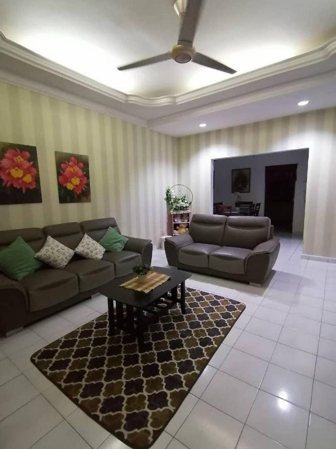 Orked Aeridina Homestay Pučong Exteriér fotografie