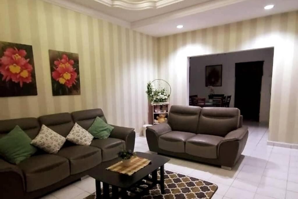 Orked Aeridina Homestay Pučong Exteriér fotografie